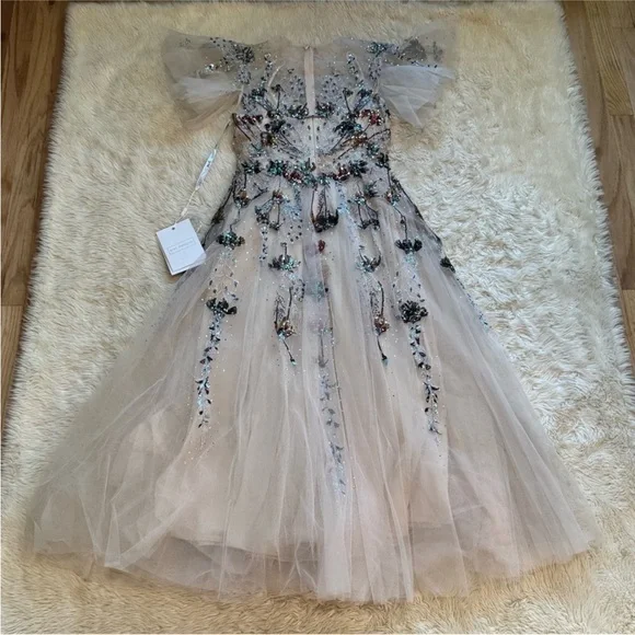 NWT Mac Duggal 20510 Nude Flutter Sleeve
Embellished Floral Dress - Size 2 - Picture 6 of 8